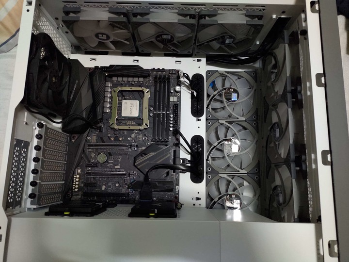 開箱 過年買新箱Corsair 海盜船5000D AIRFLOW