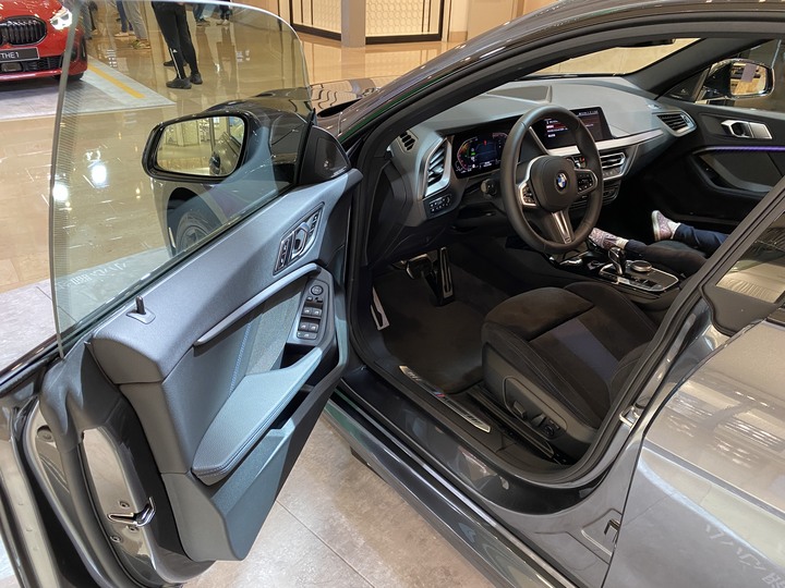 【小惡魔慶牛年】大年初一跑來101喝咖啡看BMW 1 & 2