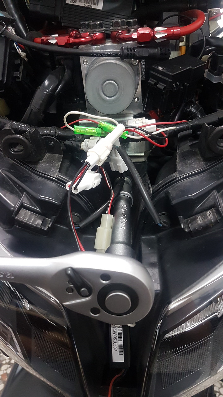 點我看大圖 飛樂 M98 主機防水行車紀錄器 開箱+ TMAX DIY拆裝分享 圖多慎入...