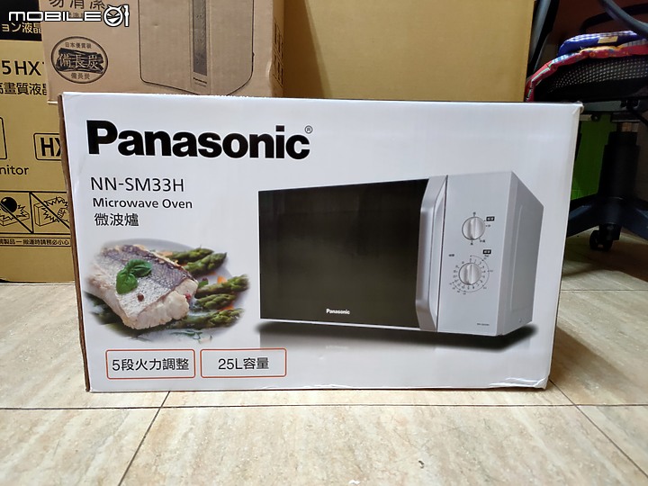 【 開箱分享 】 Panasonic 65HX750W 正中紅心的精采大畫面!( 同門微波爐亂入開箱 XD )