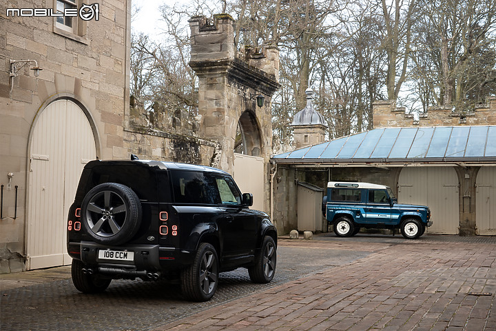 【新訊】Land Rover推出Defender 90/110 V8性能版本,剽悍外表輔以5.2秒加速破百實力!