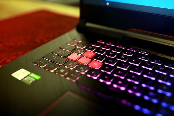 安太歲不如安太座-電馭粉G512開箱