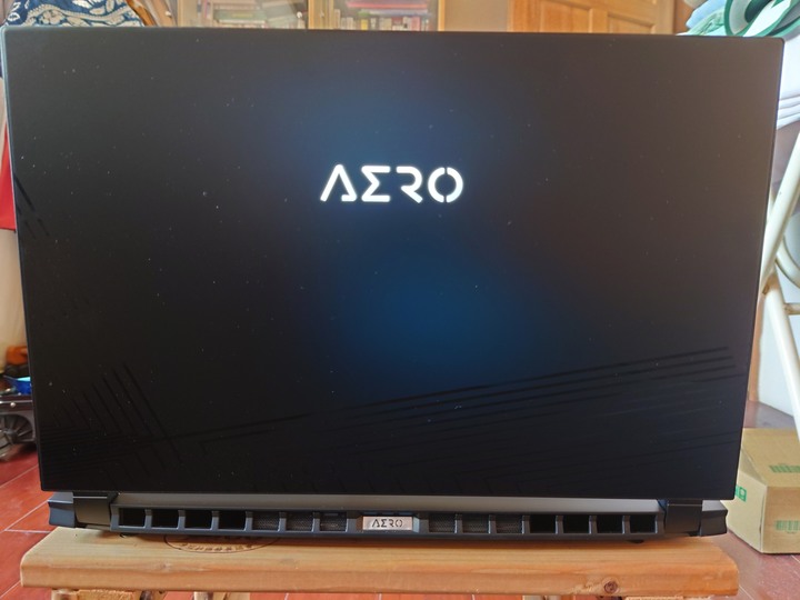 點我看大圖 Aero 15 OLED XC 超不專業開箱