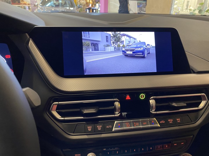 【小惡魔慶牛年】大年初一跑來101喝咖啡看BMW 1 & 2