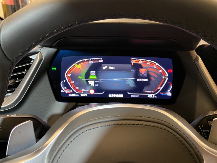 【小惡魔慶牛年】大年初一跑來101喝咖啡看BMW 1 & 2