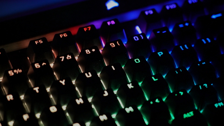 原來這就是比別人快 4 倍的鍵盤？CORSAIR K100 RGB 開箱