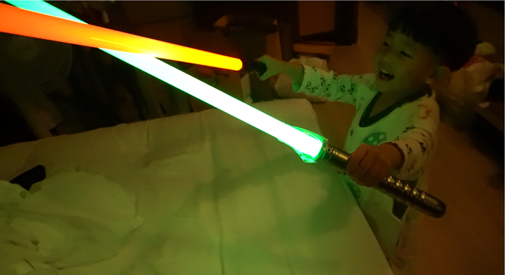 點我看大圖 1/3的價格,3倍以上的亮度-燕青光劍開箱