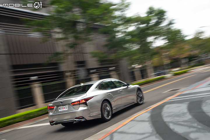 Lexus小改款LS500h旗艦版試駕|科技、工藝同步進化,日式奢華再次完整體現!