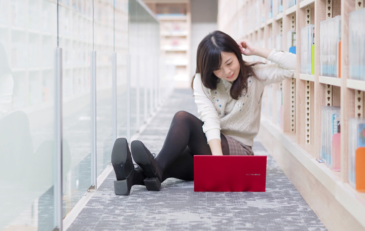 女生視角的ASUS Vivobook S433魔力紅開箱