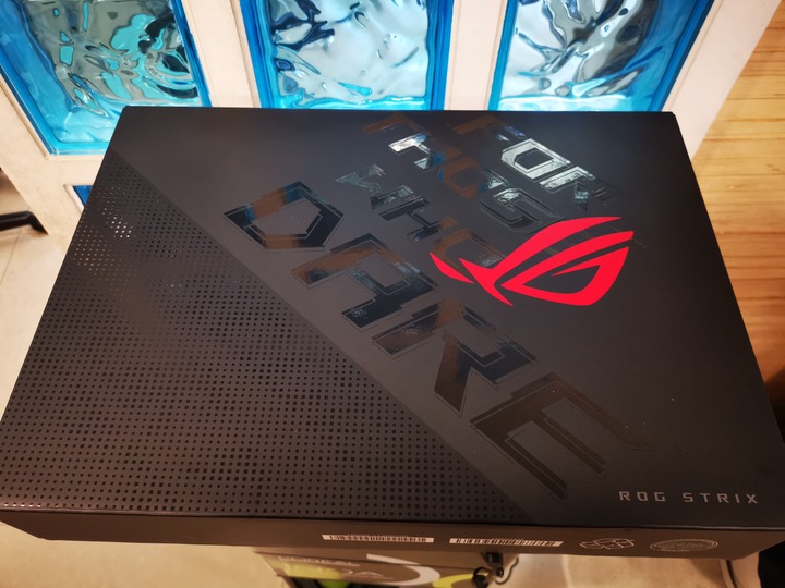 ROG Strix Scar 15 G533QS 簡易開箱