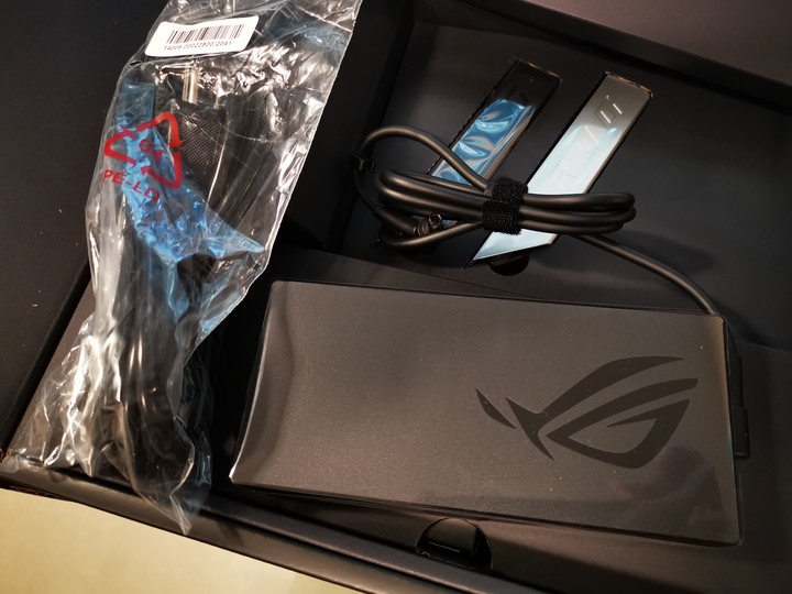 ROG Strix Scar 15 G533QS 簡易開箱