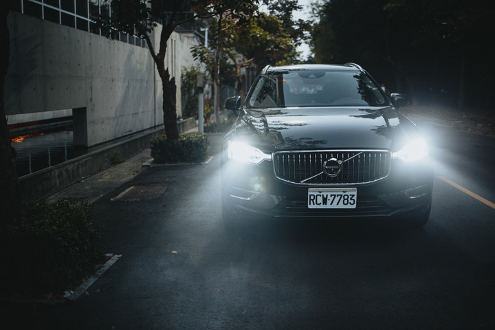 XC60 T8 Recharge Inscription PHEV 雙能電動體驗心得。