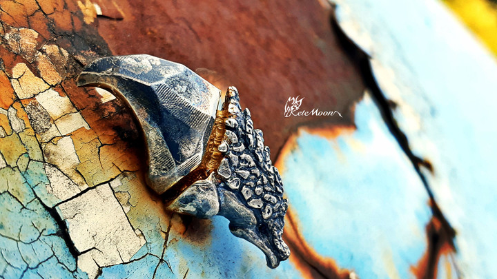 Nadleeh Design-The Stone Dragon Claw岩龍藏金鉤爪墜