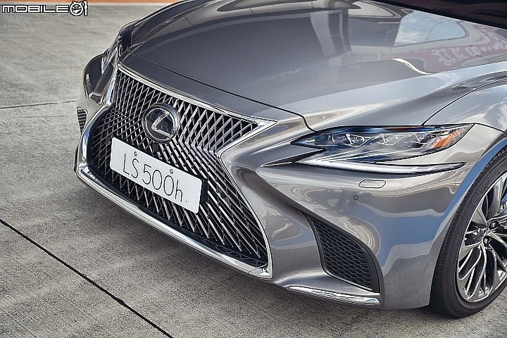 Lexus小改款LS500h旗艦版試駕|科技、工藝同步進化,日式奢華再次完整體現!
