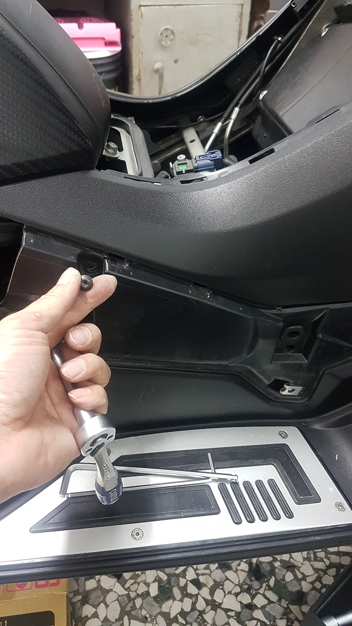 點我看大圖 飛樂 M98 主機防水行車紀錄器 開箱+ TMAX DIY拆裝分享 圖多慎入...