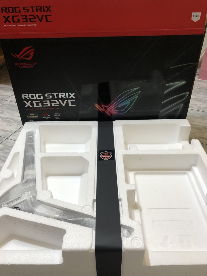 <不專業開箱>華碩ROG STRIX XG32VC