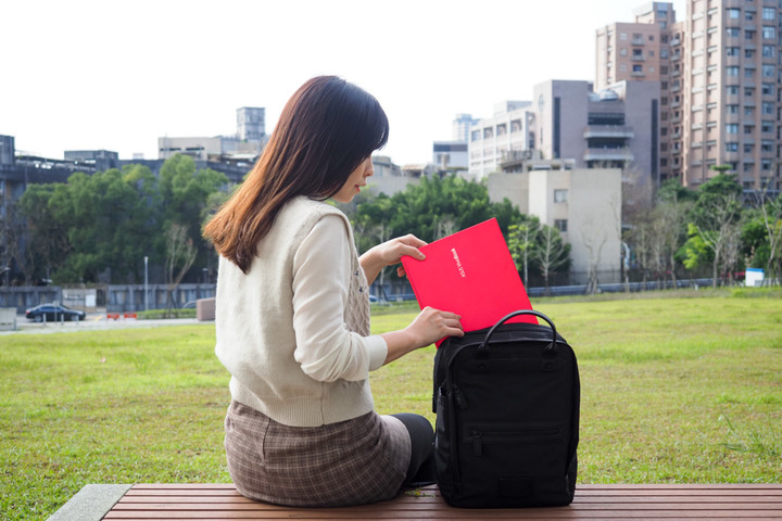 女生視角的ASUS Vivobook S433魔力紅開箱