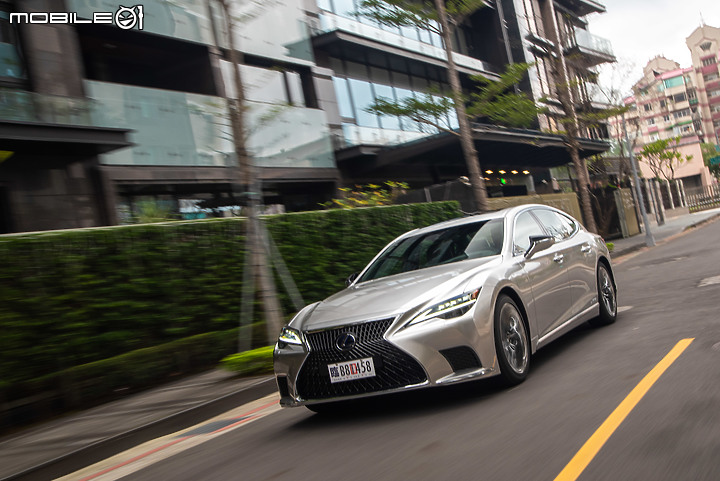 Lexus小改款LS500h旗艦版試駕|科技、工藝同步進化,日式奢華再次完整體現!