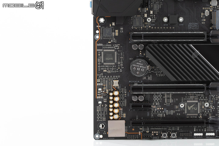 ROG X570 CROSSHAIR VIII Dark Hero 主機板實測 靜音低調的高效能 X570 平台選擇