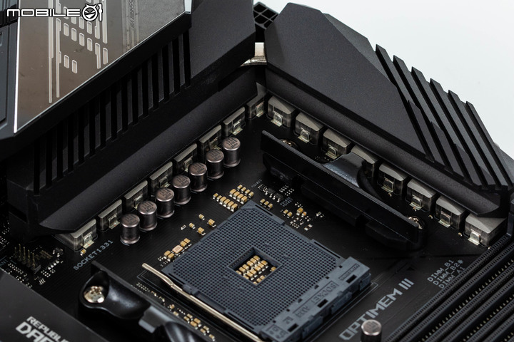 ROG X570 CROSSHAIR VIII Dark Hero 主機板實測 靜音低調的高效能 X570 平台選擇