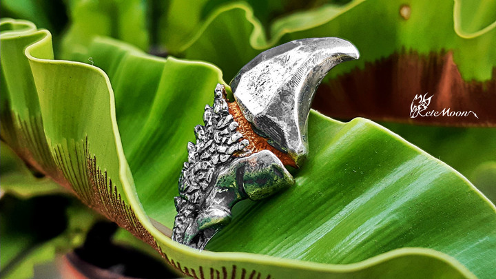 Nadleeh Design-The Stone Dragon Claw岩龍藏金鉤爪墜