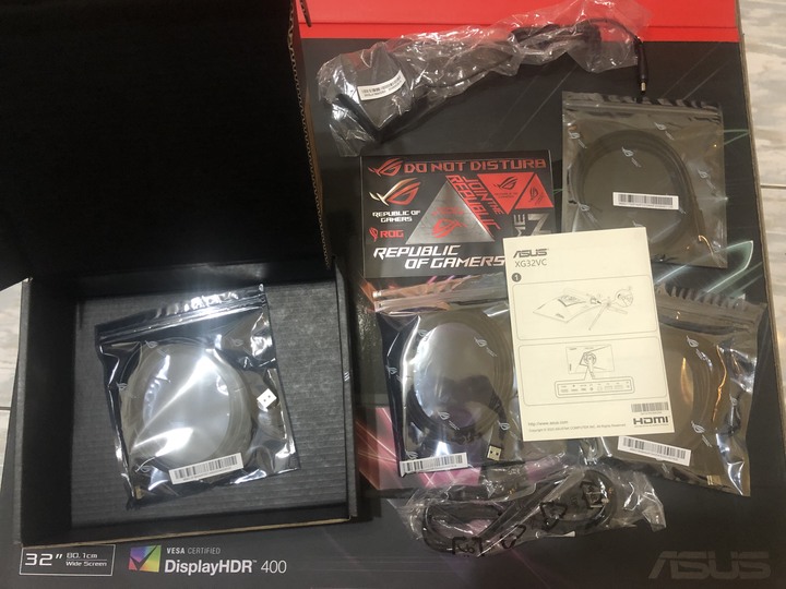 <不專業開箱>華碩ROG STRIX XG32VC