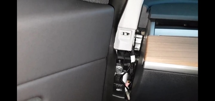 Tesla Model 3 行車記錄器如何安全的走線過A柱