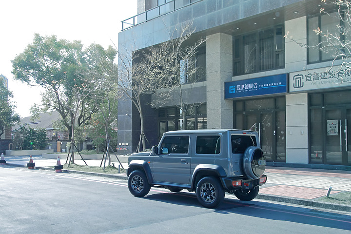new Jimny JB74水泥灰開箱