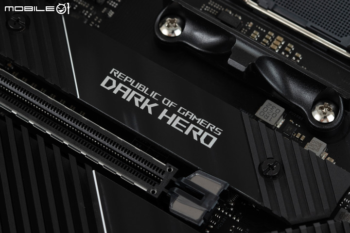 ROG X570 CROSSHAIR VIII Dark Hero 主機板實測 靜音低調的高效能 X570 平台選擇