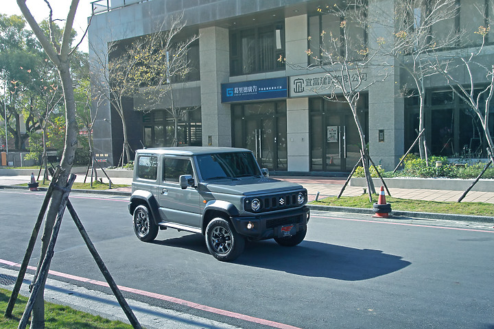 new Jimny JB74水泥灰開箱