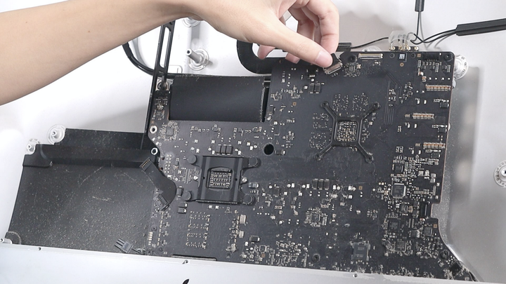 點我看大圖 拆 iMac 其實沒那麼難!除舊佈新,固態硬碟換新自己來。iMac 27 2012 改裝紀錄(二)