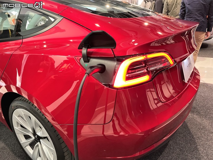 【採訪】Tesla台灣分享台灣家用充電現況,並推出第三代壁掛式充電座!