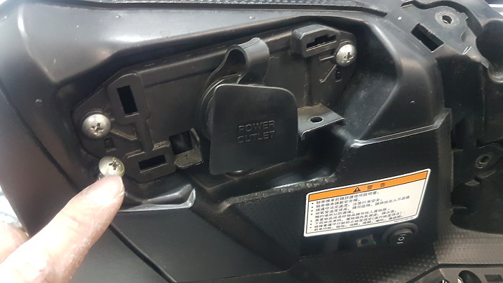 點我看大圖 飛樂 M98 主機防水行車紀錄器 開箱+ TMAX DIY拆裝分享 圖多慎入...