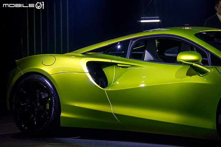 【國內新訊】McLaren 最新油電超跑「Artura」現身國內,1280萬元起展開接單!