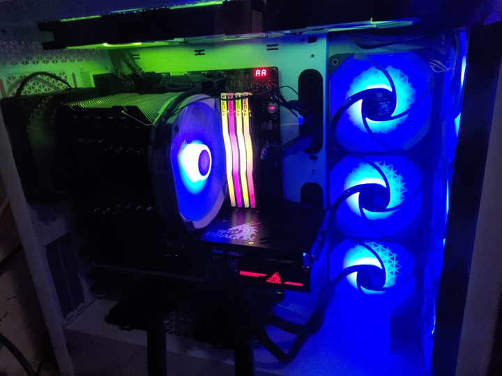 開箱 過年買新箱Corsair 海盜船5000D AIRFLOW