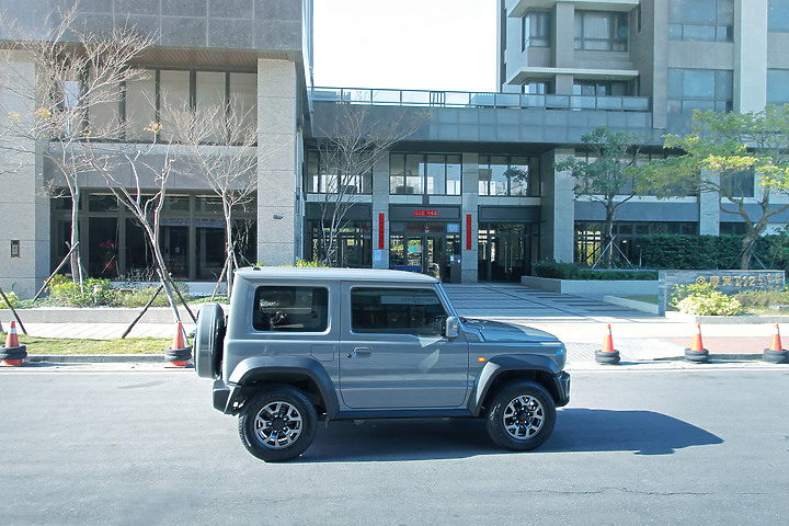 new Jimny JB74水泥灰開箱