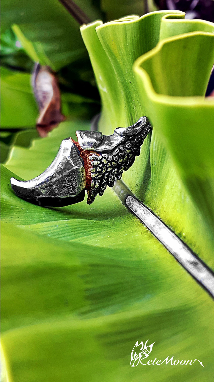 Nadleeh Design-The Stone Dragon Claw岩龍藏金鉤爪墜