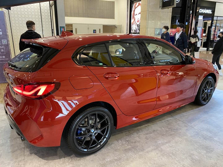 【小惡魔慶牛年】大年初一跑來101喝咖啡看BMW 1 & 2