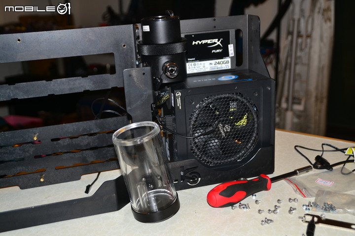 點我看大圖 【DIY】油浸式冷卻電腦主機 MK II