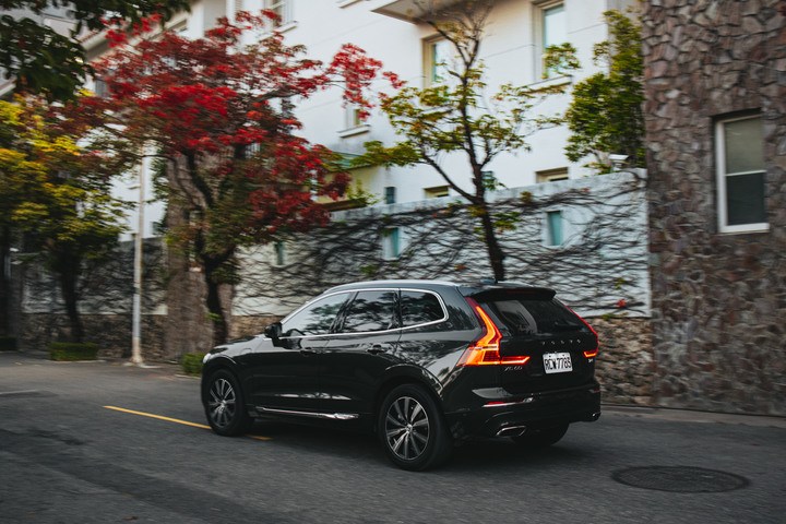 XC60 T8 Recharge Inscription PHEV 雙能電動體驗心得。