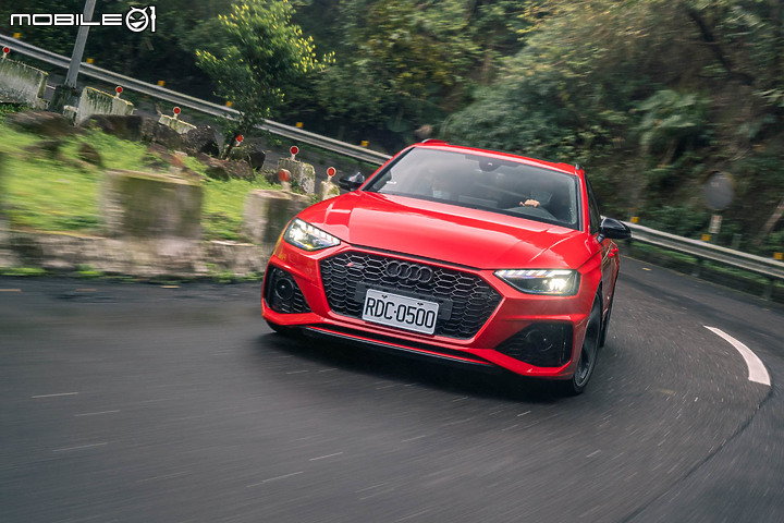 Audi RS 4 Avant 試駕|動力與舒適兼備的性能旅行車!