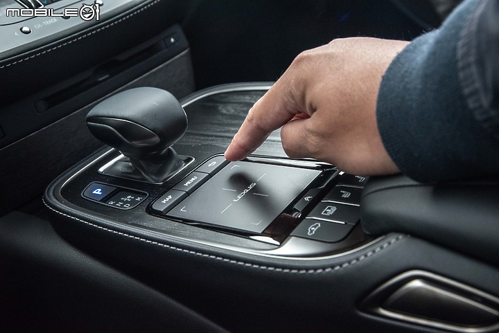 Lexus小改款LS500h旗艦版試駕|科技、工藝同步進化,日式奢華再次完整體現!