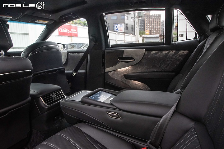 Lexus小改款LS500h旗艦版試駕|科技、工藝同步進化,日式奢華再次完整體現!