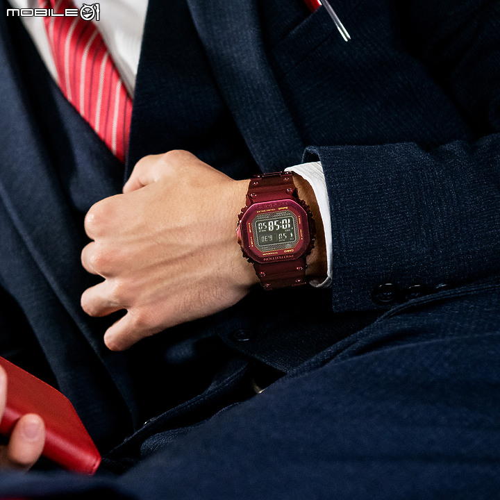 【新訊】G-SHOCK GMW-B5000RD 鋼鐵本質｜酒紅色離子 IP 電鍍上身！