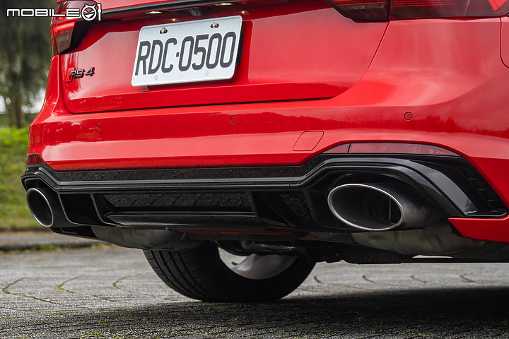 Audi RS 4 Avant 試駕|動力與舒適兼備的性能旅行車!