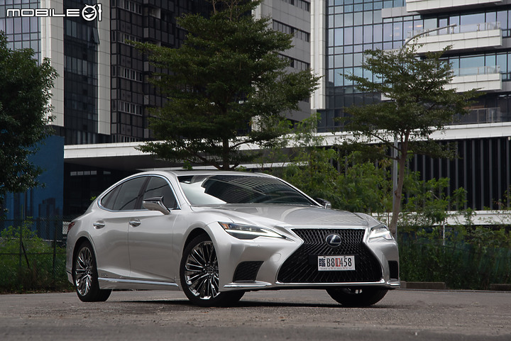 Lexus小改款LS500h旗艦版試駕|科技、工藝同步進化,日式奢華再次完整體現!