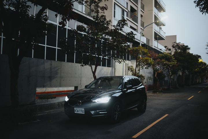 XC60 T8 Recharge Inscription PHEV 雙能電動體驗心得。