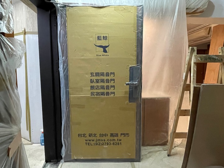 原來換門可以這麼輕鬆~這麼快~趕快把沒有隔音的門換成隔音的門吧！
