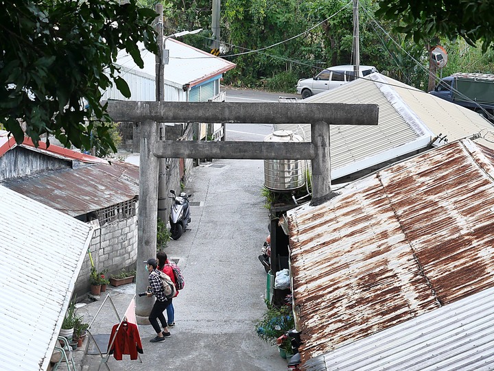 【小惡魔慶牛年】花蓮 玉里 神社殘蹟 — 2座鳥居與17座石燈籠，彷彿一秒到日本 — 鼠末牛初之防疫返鄉之旅第4站