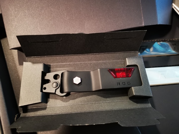 ROG Strix Scar 15 G533QS 簡易開箱